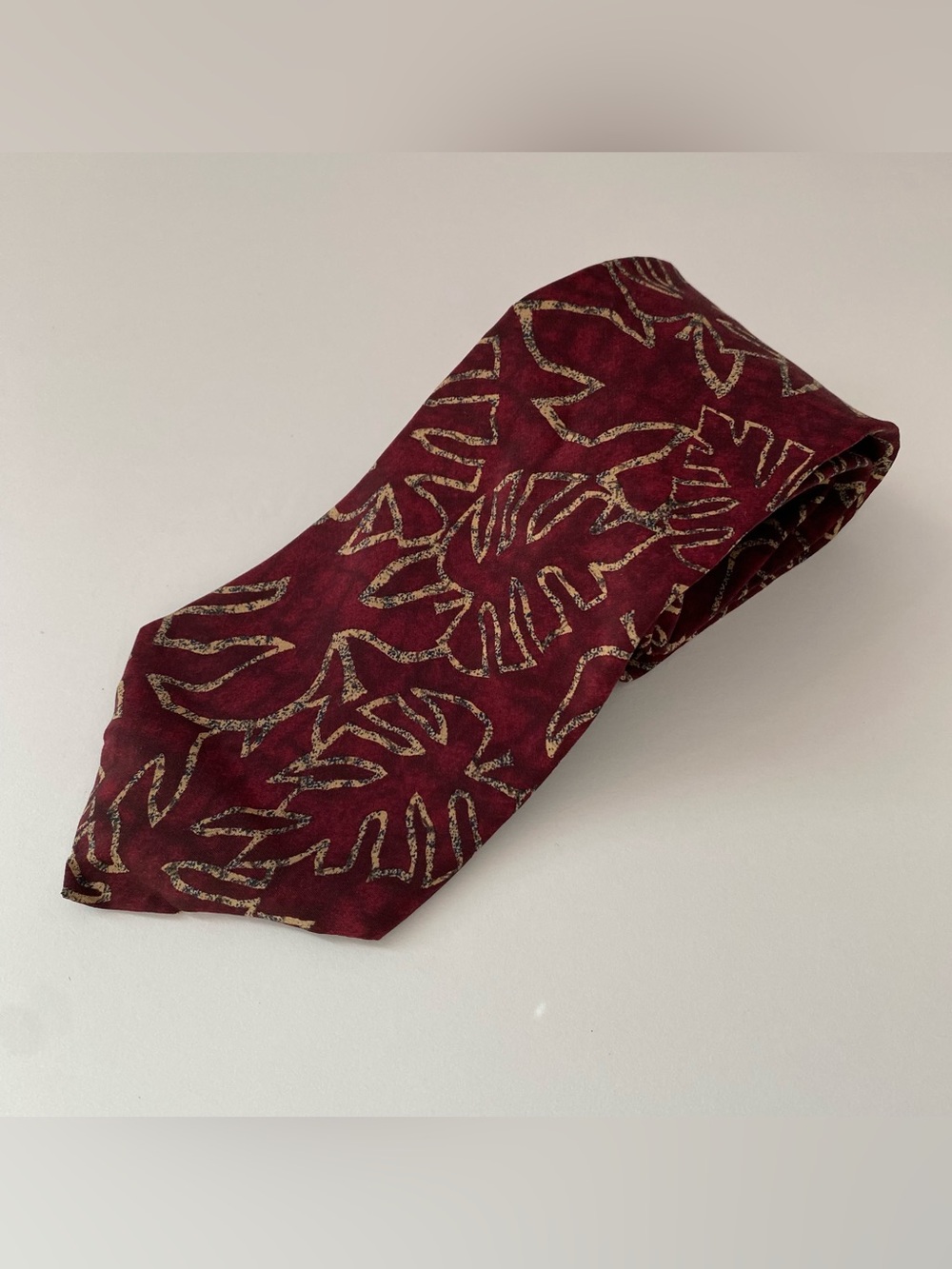Chaps Ralph Lauren Burgundy Tie with Leaf Pattern 100% silk Made in USA